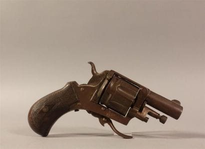 Revolver Bull Dog, six coups, calibre 320....