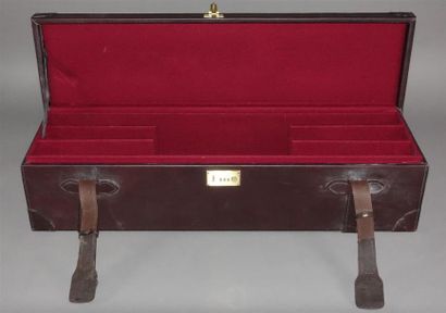 Mallette en cuir noir pour triplette de fusils.
Très...