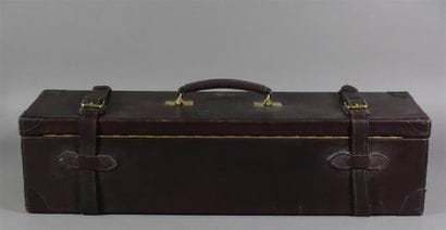 Mallette en cuir noir pour triplette de fusils.
Très...