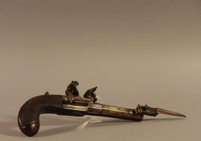 Pistolet à silex à coffre à baïonnette. Canon...