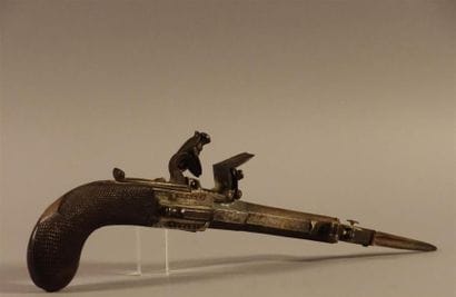 Pistolet à silex à coffre à baïonnette. Canon...
