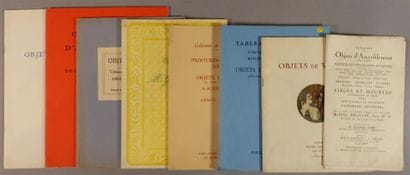 OBJETS DE VITRINE 
Bel ensemble de huit catalogues...