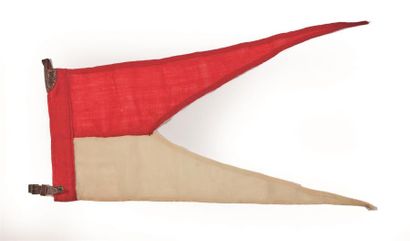Flamme de lance. 
En drap blanc et écarlate....
