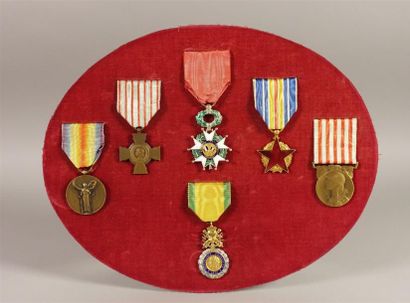 FRANCE
Cadre de six médailles contenant une...