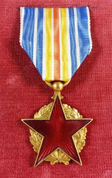 FRANCE
Cadre de six médailles contenant une...