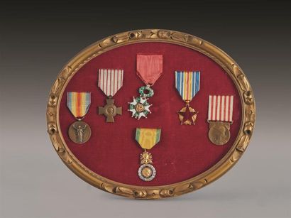 FRANCE
Cadre de six médailles contenant une...