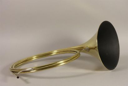Trompe de chasse par Couesnon 
En laiton,...