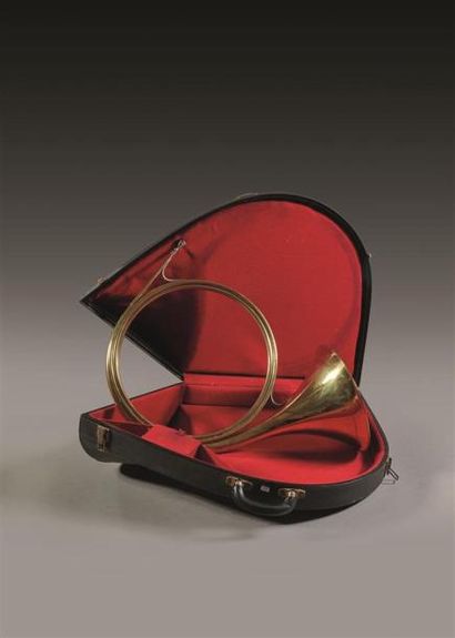 Trompe de chasse par Couesnon 
En laiton,...