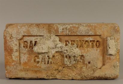 Brique aux Armes de l'Empire du Brésil. 
13...