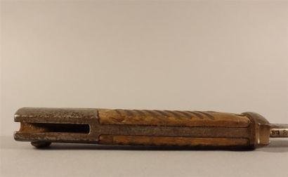 Baïonnette Mauser 98 1er type. 
Poignée à...