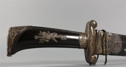 Couteau de vénerie.
Poignée en ébène à décor...