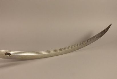 Sabre caucasien. 
Monture et fourreau recouvert...