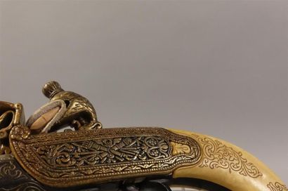 Pistolet à silex pour la décoration. Canon...