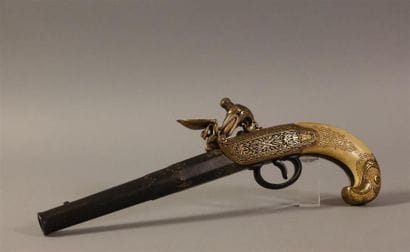 Pistolet à silex pour la décoration. Canon...