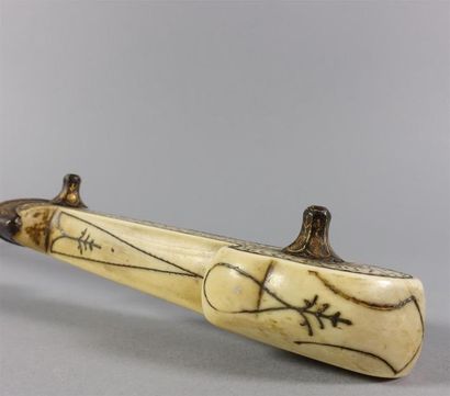 Poignard caucasien Kindjal
Poignée en os...