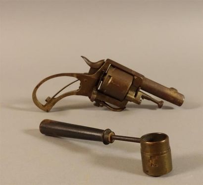 Revolver Bull Dog, six coups, calibre 320....