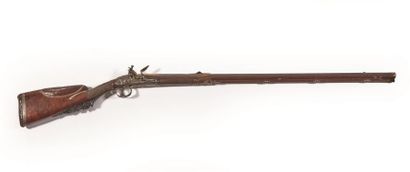 Superbe fusil de chasse à silex. 
Long et...