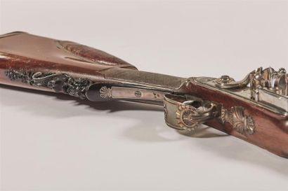 Superbe fusil de chasse à silex. 
Long et...