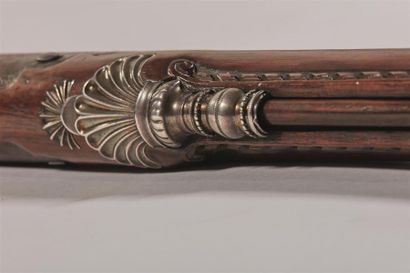 Superbe fusil de chasse à silex. 
Long et...