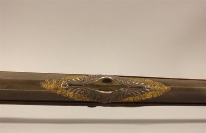 Superbe fusil de chasse à silex. 
Long et...