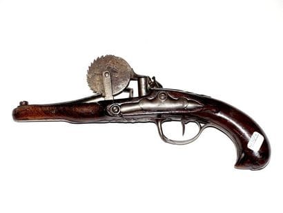 Pistolet éprouvette à silex. 
Platine et...