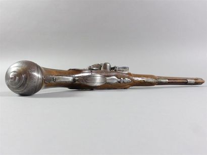 Long pistolet d'arçon à silex.
Canon rond...