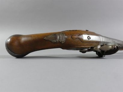 Long pistolet d'arçon à silex.
Canon rond...