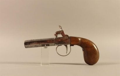 Pistolet à coffre à percussion. Canon à pans....