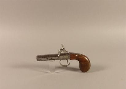 Pistolet à coffre à percussion. Canon à pans....