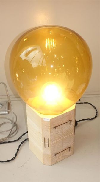 LAMPE A POSER MOULDS Medium Designer : Jan...