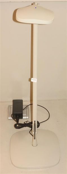LAMPE A POSER VOLEE 1 BRAS Designer : Odo...