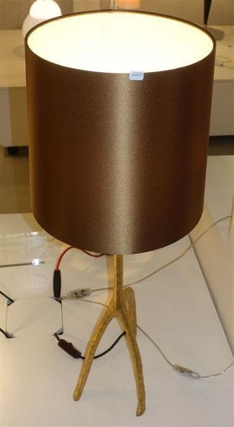 LAMPE DE TABLE GIRAFFE Designer : Andrew...