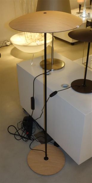 LAMPADAIRE GINGER Designer : Joan Gaspar...