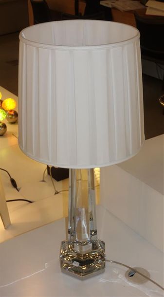 LAMPE DE TABLE KRYSTA Designer : Gilles et...