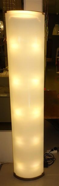 LAMPADAIRE PIRELLONE Designer : Gio Ponti...