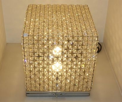 LAMPE A POSER BEADED CUBE Designer : Robbie...