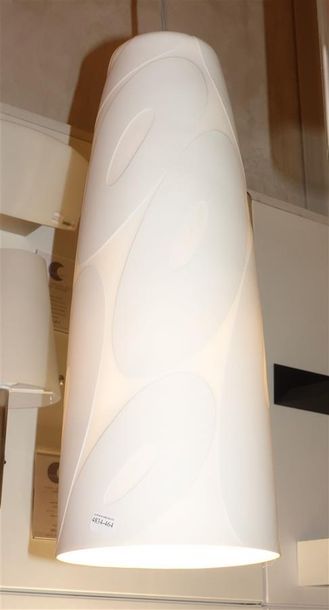 SUSPENSION FLO Designer : Stéfanie Hering...