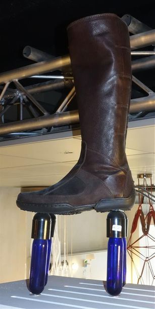LAMPE DE TABLE BOOTS Designer : Pii 4 x 40W...