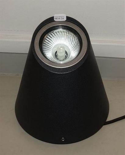 EXTERIEUR SPOT IGLOO Fabricant : Roger Pradier...