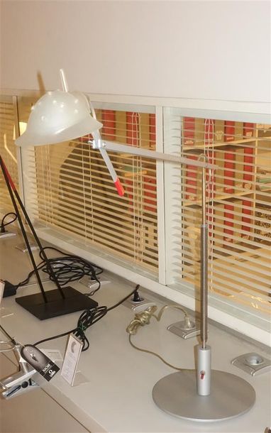 LAMPE DE BUREAU PROTOTYPE Designer : Bernard...