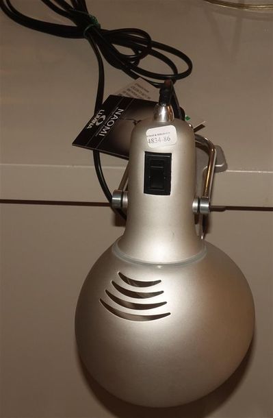 LAMPE A PINCE NAOMI PINZA Designer : Yaacov...