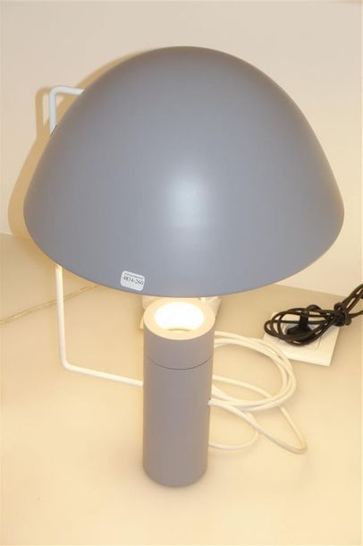 LAMPE A POSER MIA Designer : Paola Monaco...