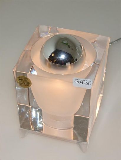 LAMPE A POSER CUBETTO Designer : Roberto...