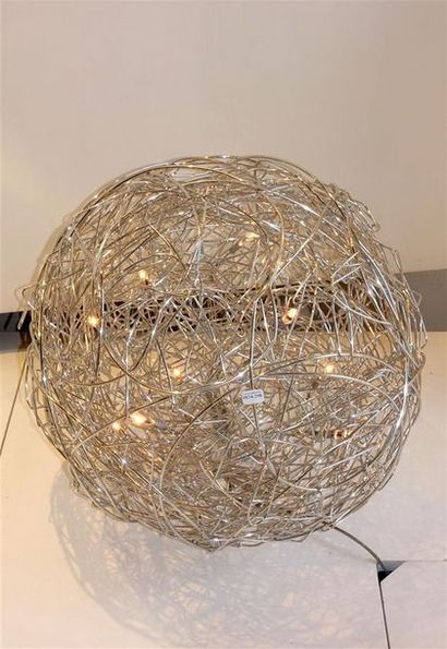 LAMPE DE TABLE FIL DE FER Designer : Enzo...