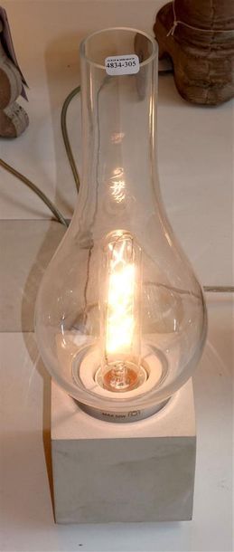 LAMPE A POSER AMARCORD Designer : Matteo...