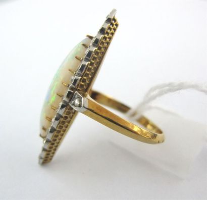Bague en or jaune 750 millièmes et platine...