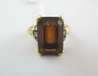 Bague en or jaune 750 millièmes gravé à décor...