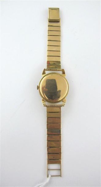 MOVADO
Montre-bracelet d'homme en or jaune...