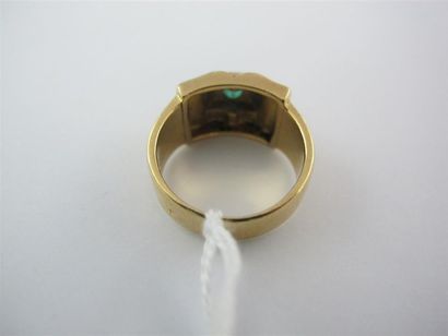 Bague en or jaune 750 millièmes et platine...