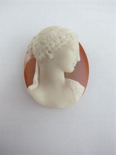 Camée agate de forme ovale, figurant une...